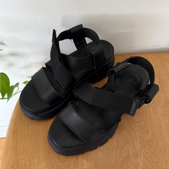 Opening Ceremony Buffalo London Women's Black Platform Sandals - Picture 2 of 4